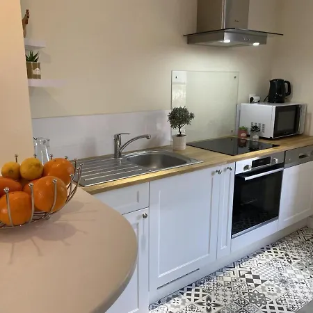 Casa de Férias Charmante Maison Avec Jardin En Face Du Parc, Proche Commerces Et Attractions Touristiques - Fr-1-489-333