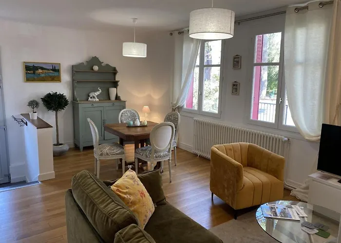 Charmante Maison Avec Jardin En Face Du Parc, Proche Commerces Et Attractions Touristiques - Fr-1-489-333 * Moulins (Allier)