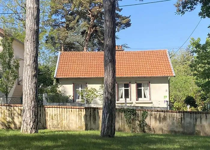 Casa vacanze Charmante Maison Avec Jardin En Face Du Parc, Proche Commerces Et Attractions Touristiques - Fr-1-489-333 Moulins (Allier)